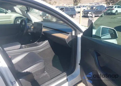 2020 Tesla Model Y Long Range Dual Motor All-Wheel Drive from USA, damaged, VIN 5YJYGDEE8LF015281